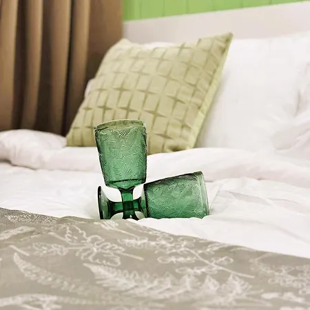 Cozy And Luxurious Condominium